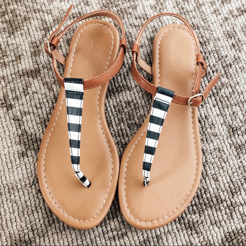 Old Navy • Thong Sandals